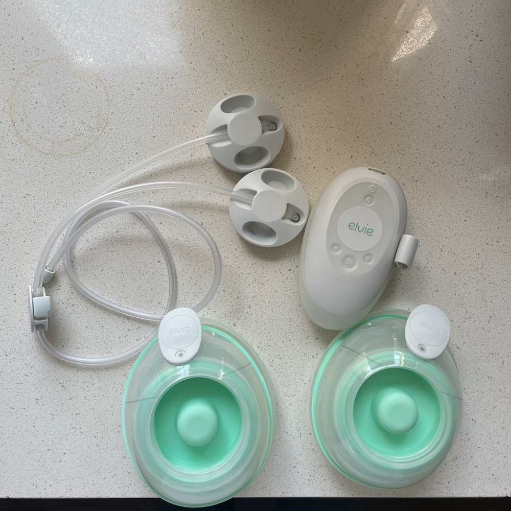Elvie Breast Pump Set in White and Mint